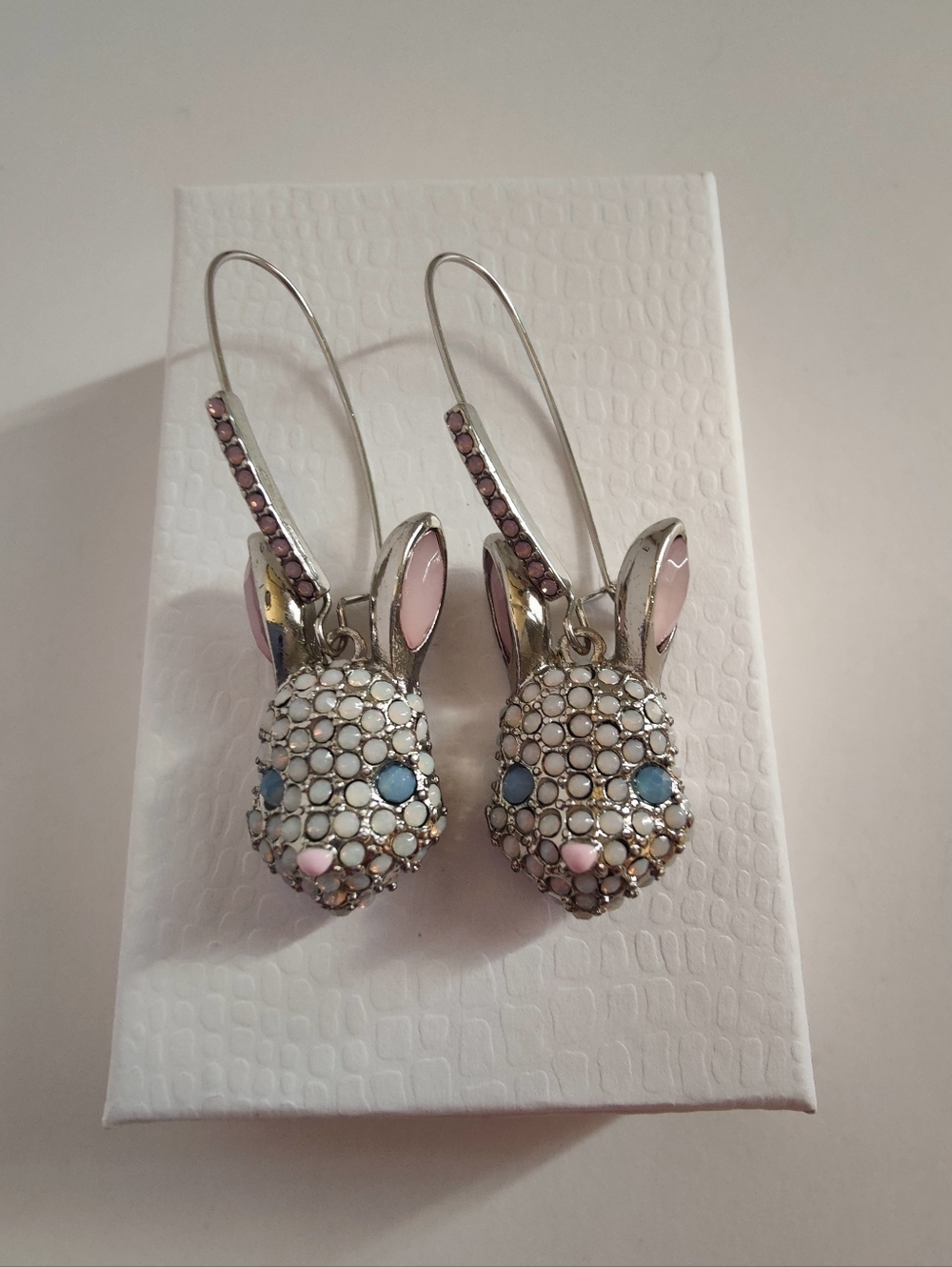 Betsey Johnson Bunny Earrings Glass Stone Rabbit Dangle Pastel Opal Blue Silver - Picture 5 of 6
